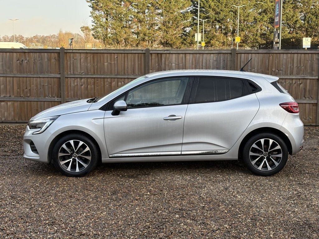 Used Renault Clio 2020 for sale - 76901028: Photo 2
