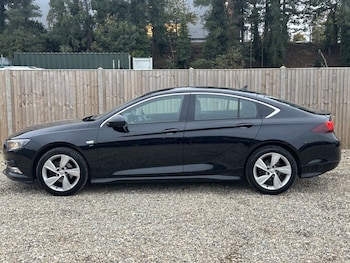 Used Vauxhall Insignia 2019 for sale - 76303453: Photo 2
