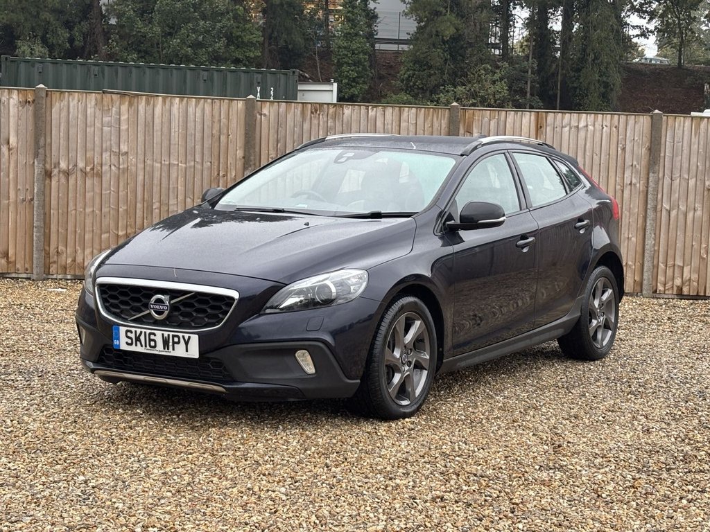 Used Volvo V40 2016 for sale - 76163024: Photo 1