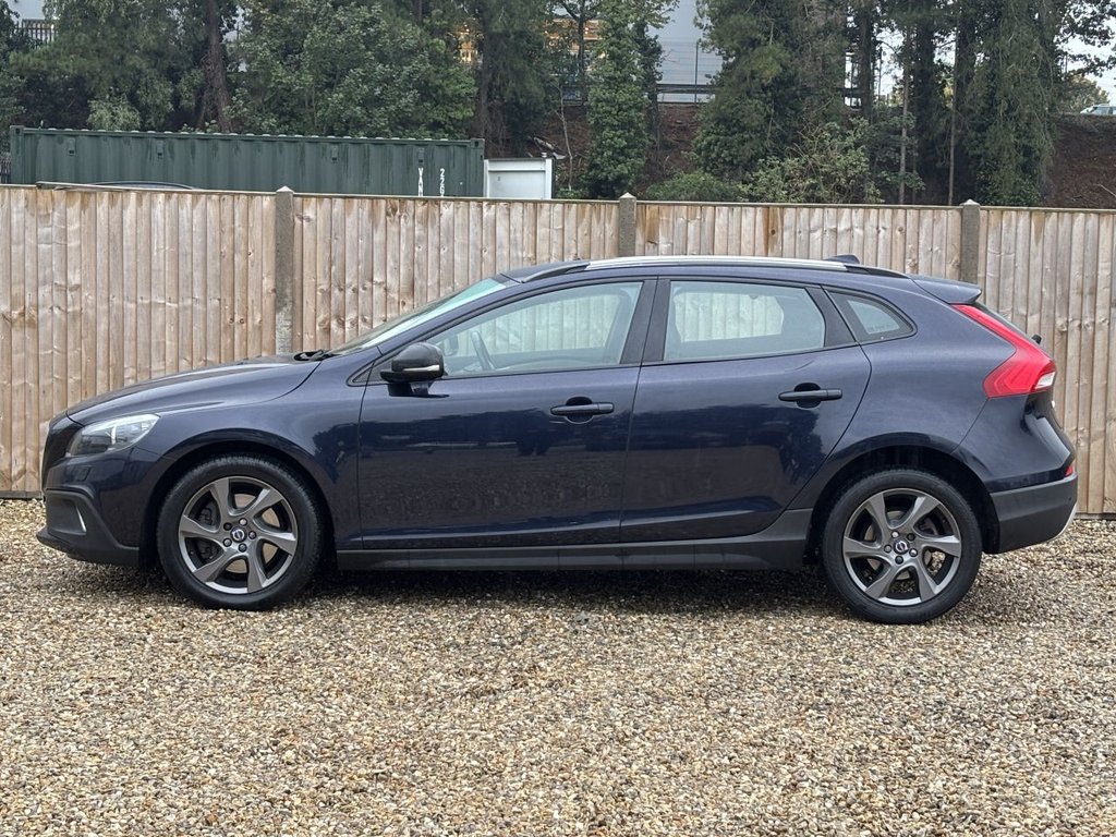 Used Volvo V40 2016 for sale - 76163024: Photo 2