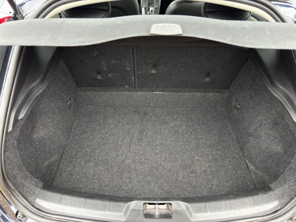 Used Volvo V40 2016 for sale - 76163024: Photo 9