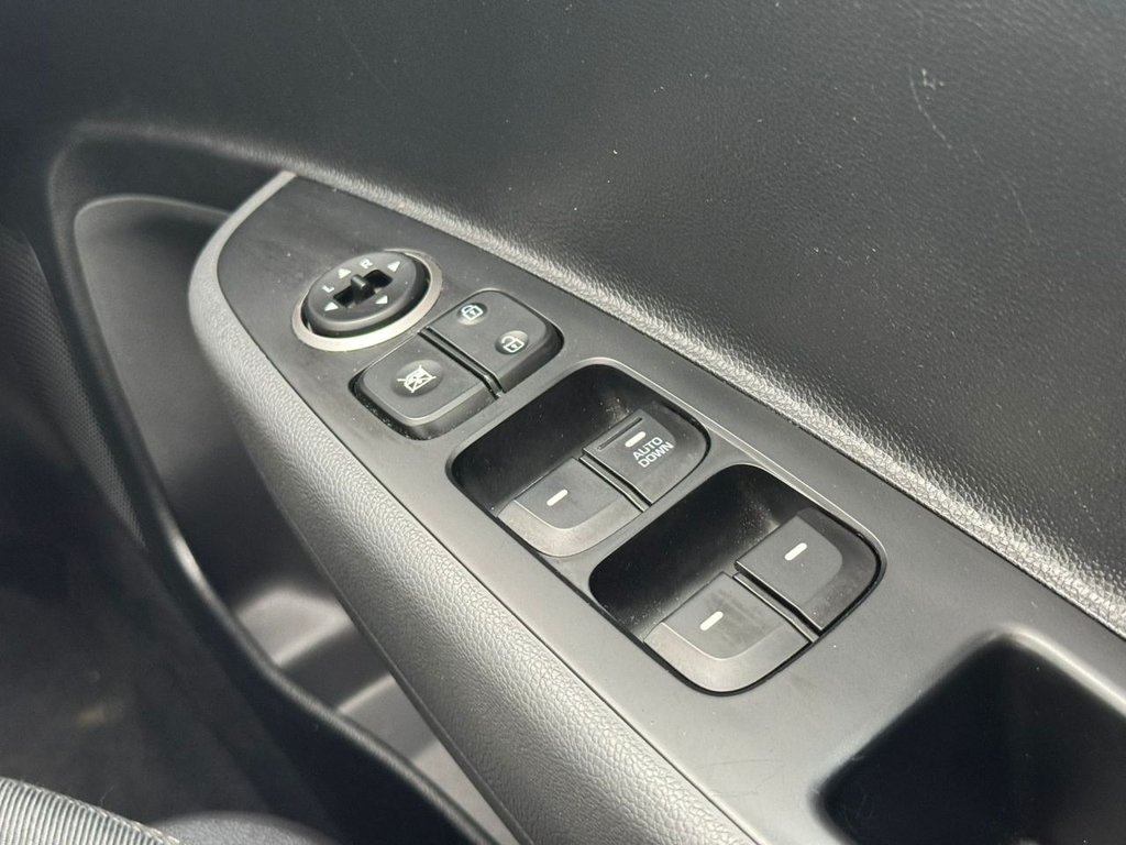 Used Hyundai i10 2018 for sale - 78082213: Photo 9