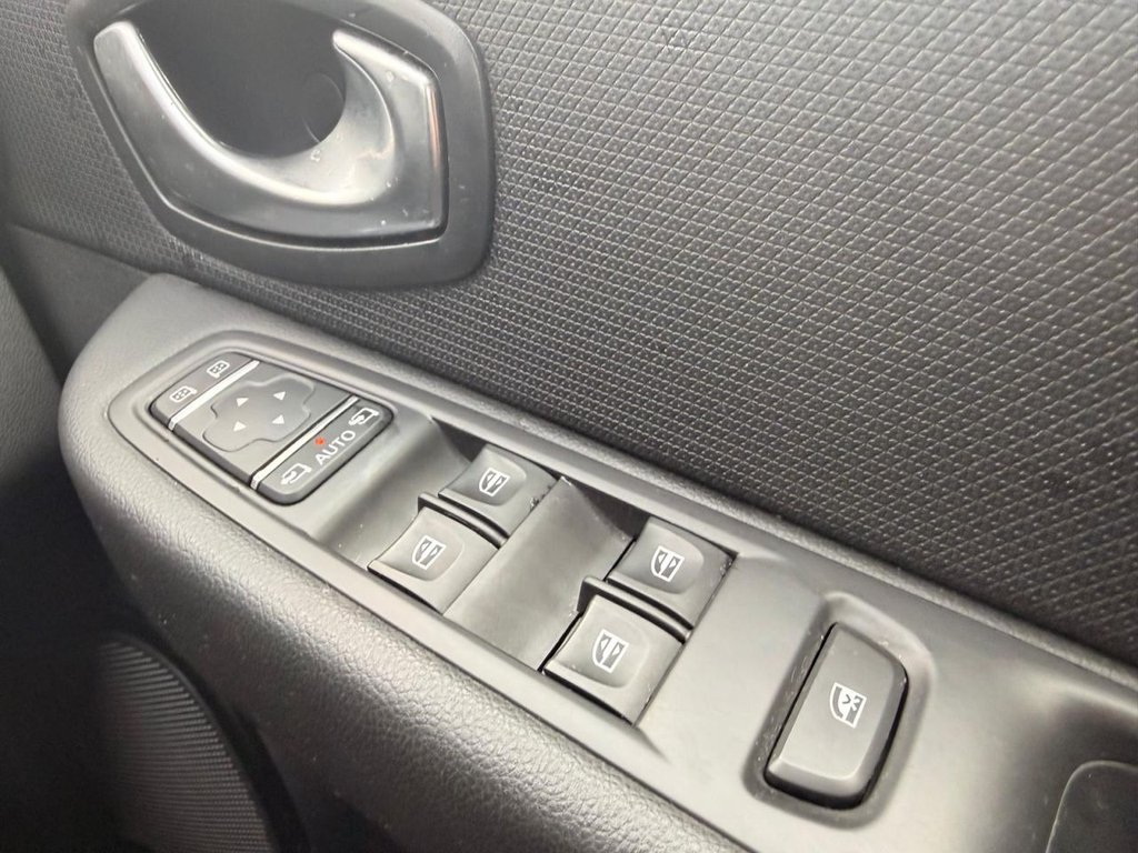 Used Renault Clio 2017 for sale - 77133105: Photo 12