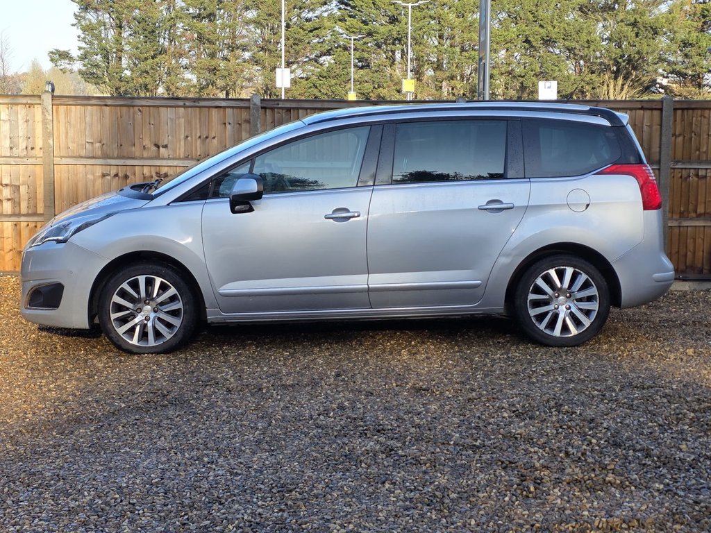 Used Peugeot 5008 2015 for sale - 76783559: Photo 2