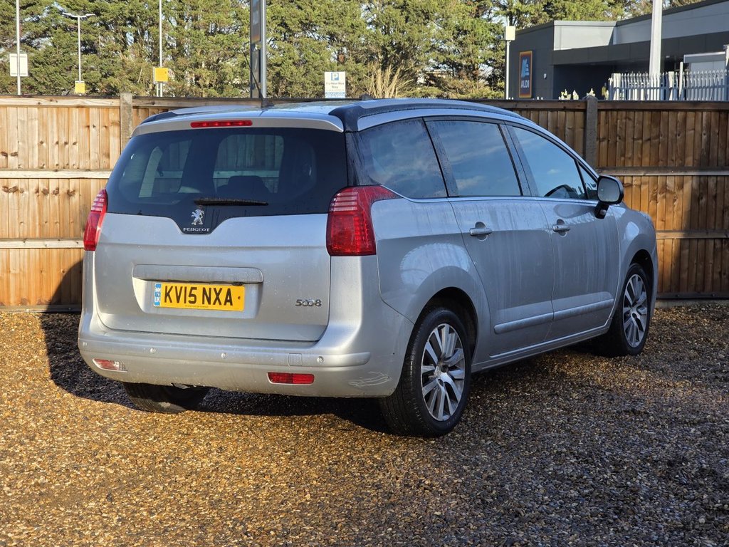 Used Peugeot 5008 2015 for sale - 76783559: Photo 6