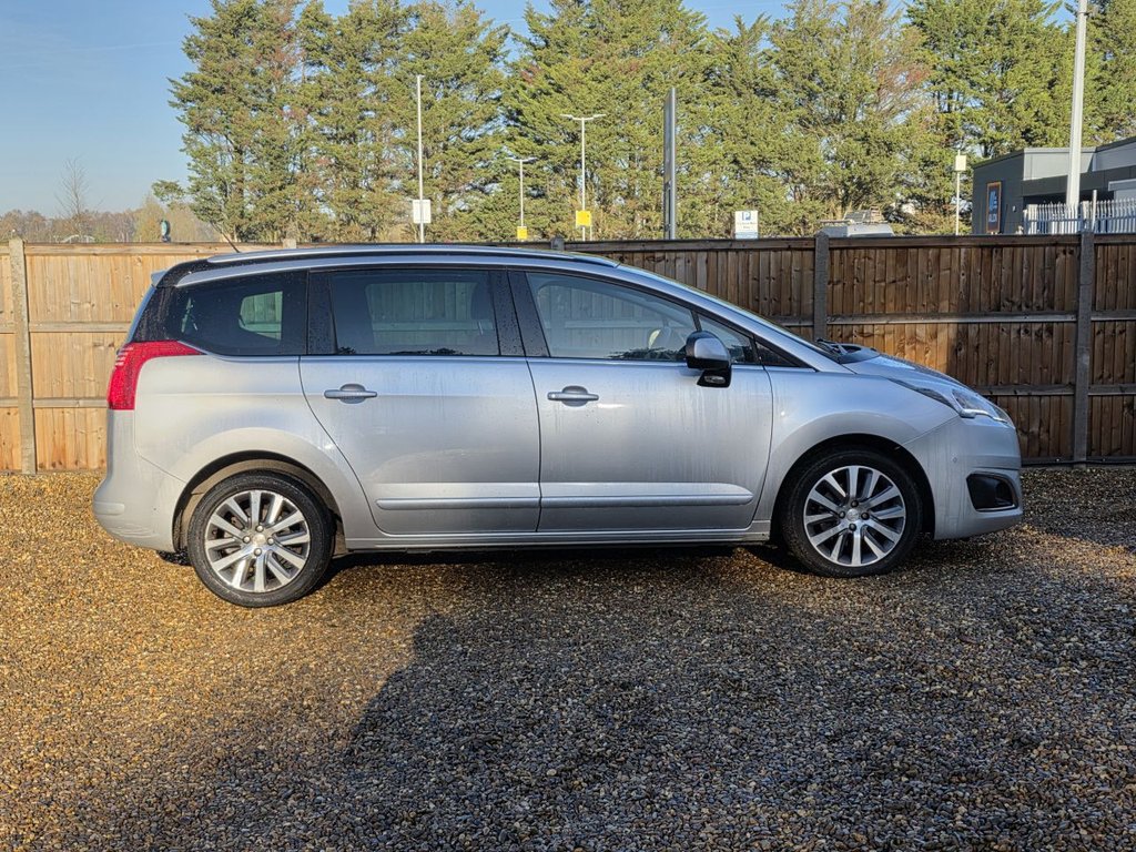 Used Peugeot 5008 2015 for sale - 76783559: Photo 7