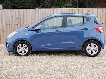 Used Hyundai i10 2015 for sale - 76132329: Photo 2