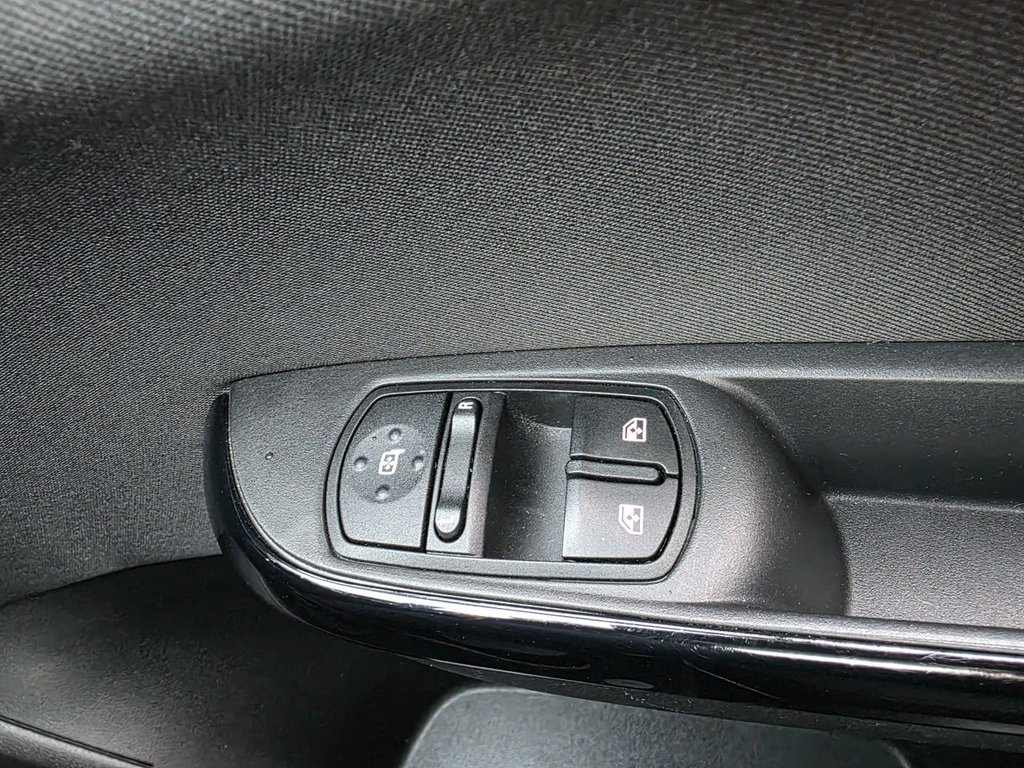 Used Vauxhall Corsa 2017 for sale - 77904711: Photo 14