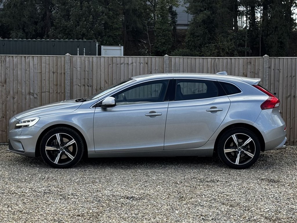 Used Volvo V40 2017 for sale - 76018596: Photo 6