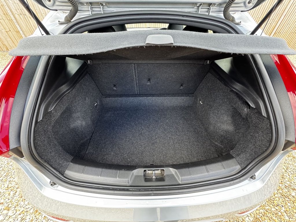 Used Volvo V40 2017 for sale - 76018596: Photo 9