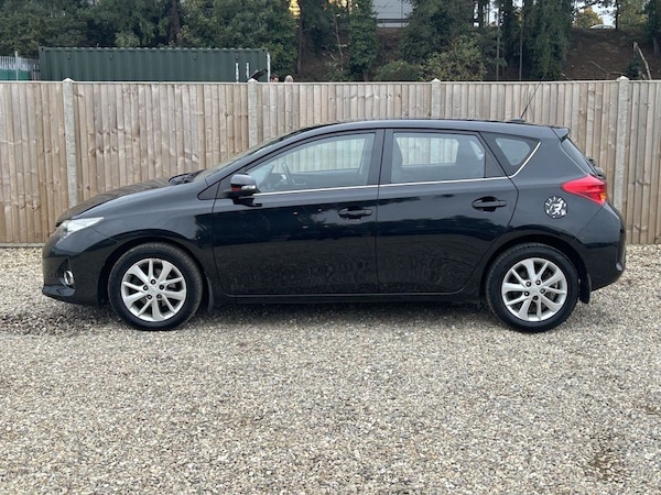Used Toyota Auris 2014 for sale - 76303509: Photo 2