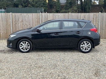 Used Toyota Auris 2014 for sale - 76303509: Photo 2