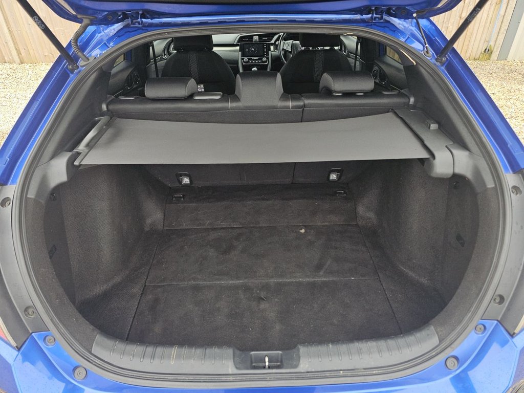 Used Honda Civic 2018 for sale - 78043935: Photo 9