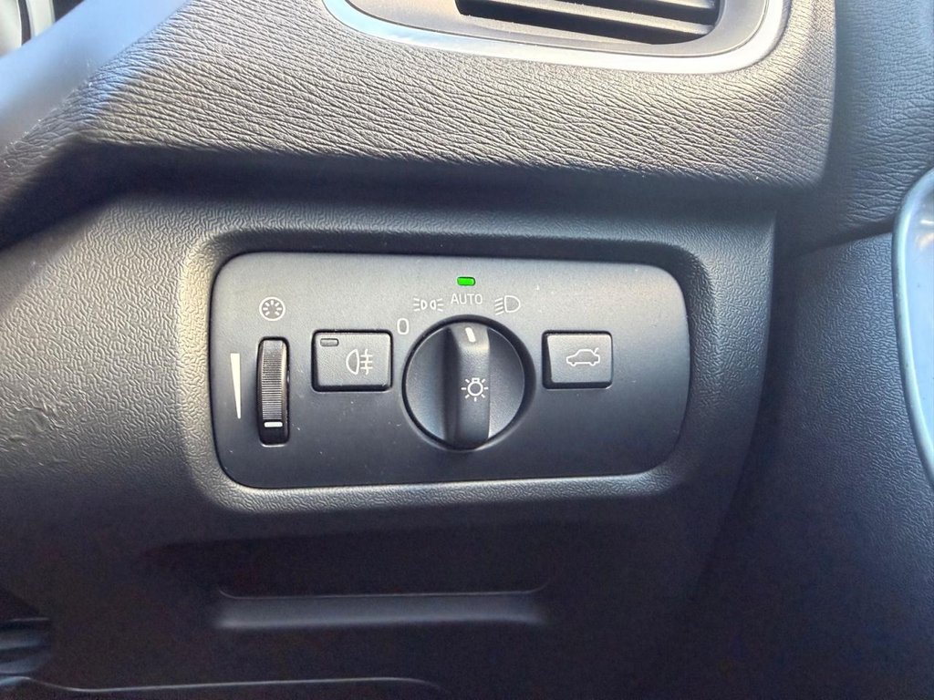 Used Volvo V40 2017 for sale - 76604450: Photo 13