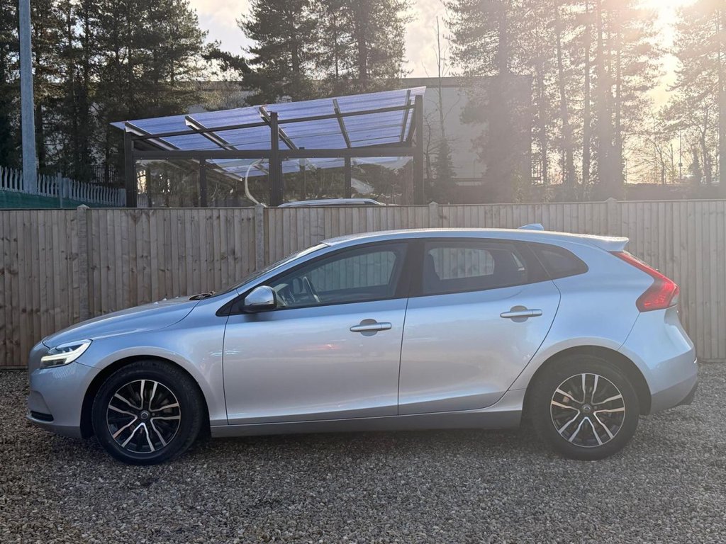 Used Volvo V40 2017 for sale - 76604450: Photo 2
