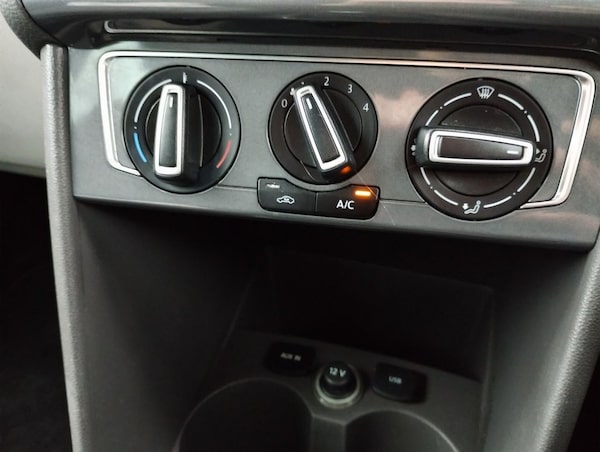Used Volkswagen Polo 2015 for sale - 76162734: Photo 15