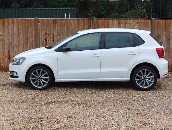 Used Volkswagen Polo 2015 for sale - 76162734: Photo 2