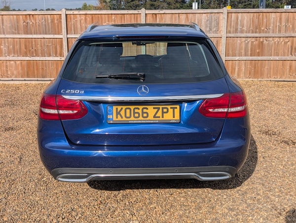 Used Mercedes-Benz C-Class 2017 for sale - 76223501: Photo 4