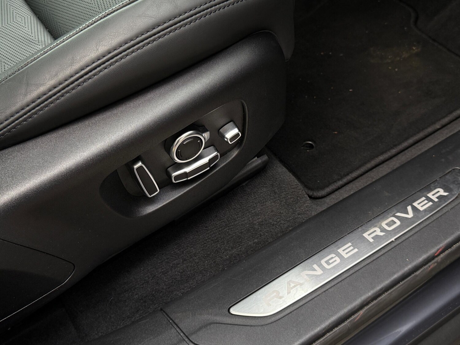 Used Land Rover Range Rover Velar 2025 for sale - 77550605: Photo 39