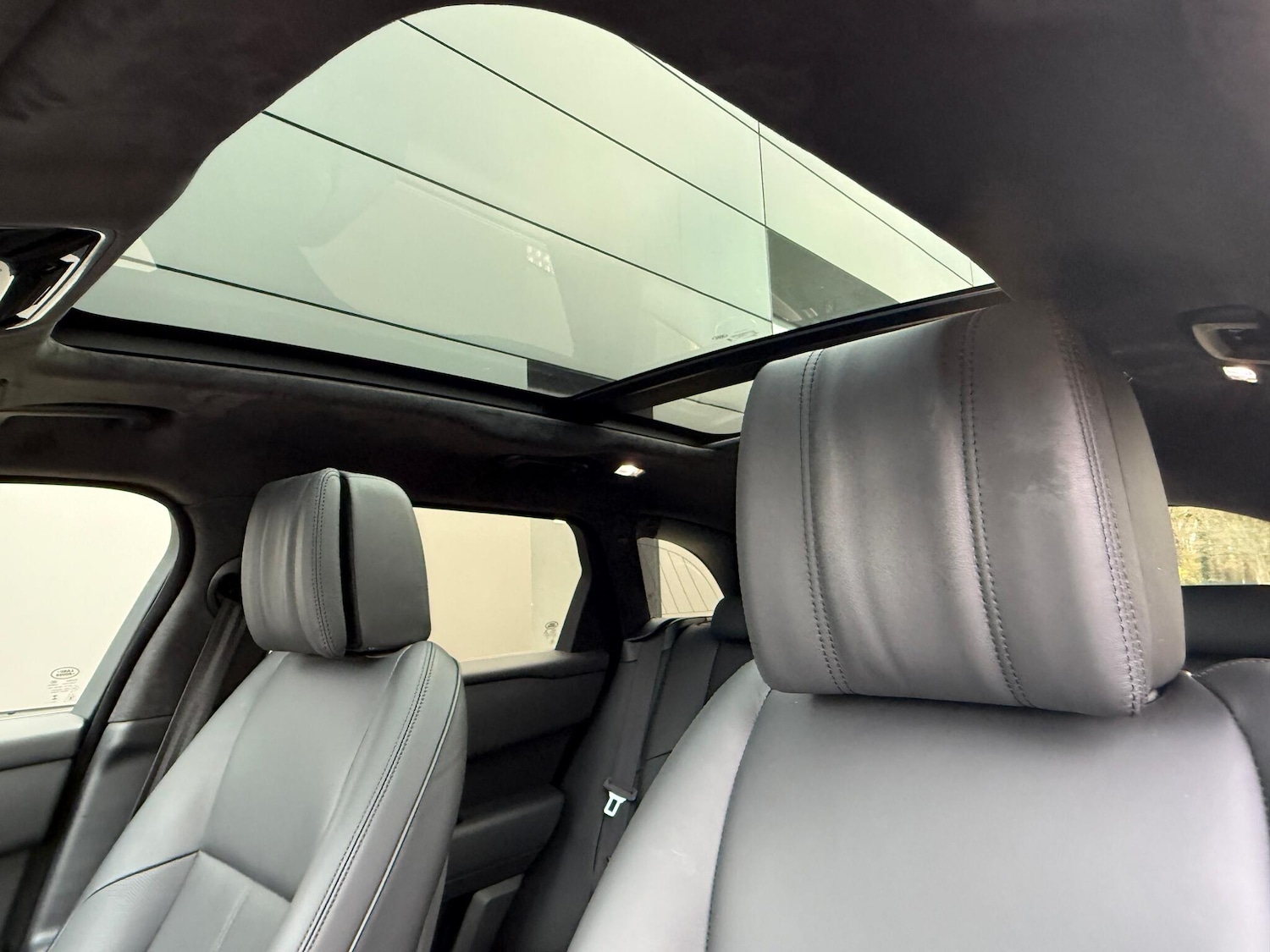 Used Land Rover Range Rover Velar 2025 for sale - 77550605: Photo 4