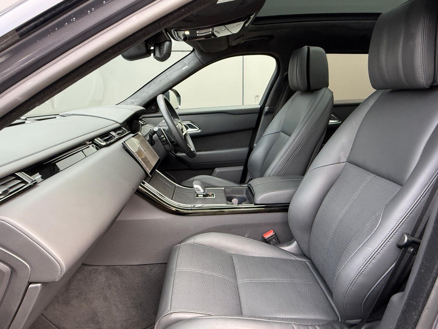 Used Land Rover Range Rover Velar 2025 for sale - 77550605: Photo 46