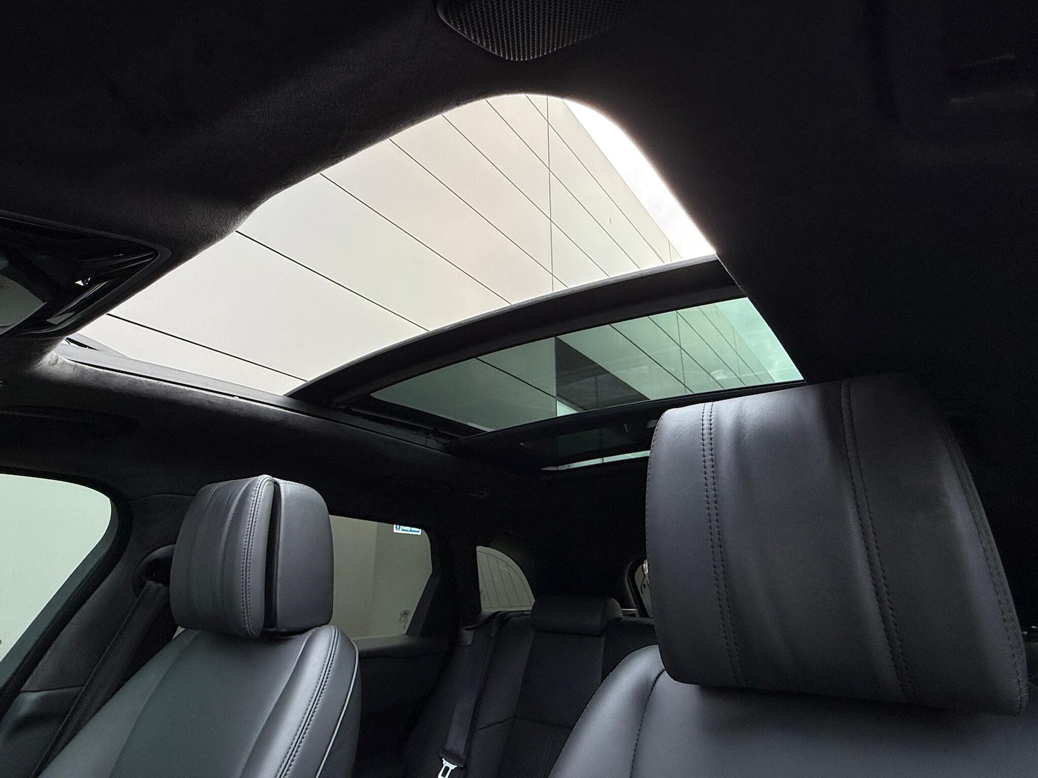 Used Land Rover Range Rover Velar 2025 for sale - 77550605: Photo 5