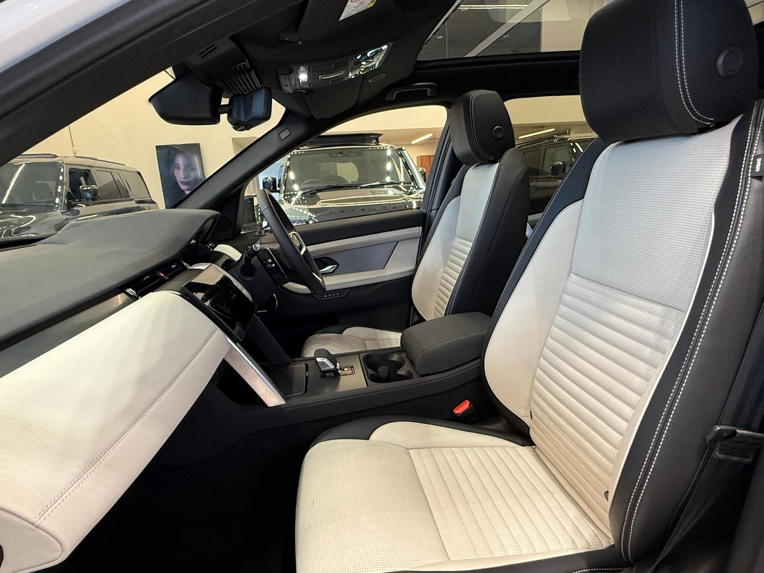 Used Land Rover Discovery Sport 2024 for sale - 77291634: Photo 44