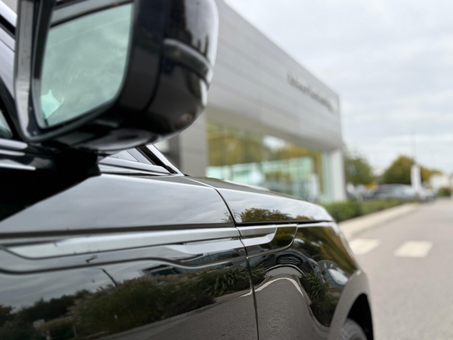 Used Land Rover Range Rover Velar 2025 for sale - 76226725: Photo 15