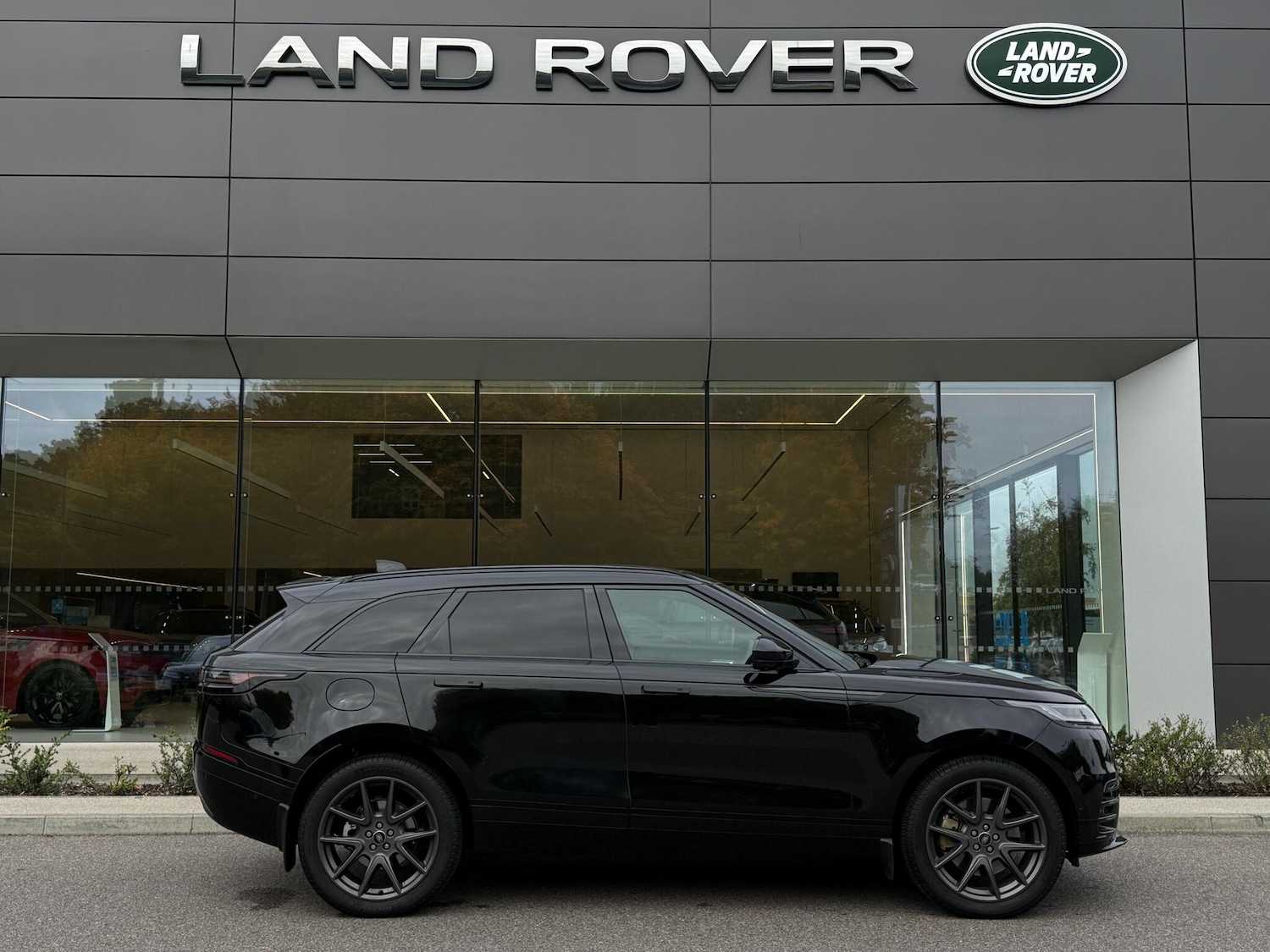 Used Land Rover Range Rover Velar 2025 for sale - 76226725: Photo 2