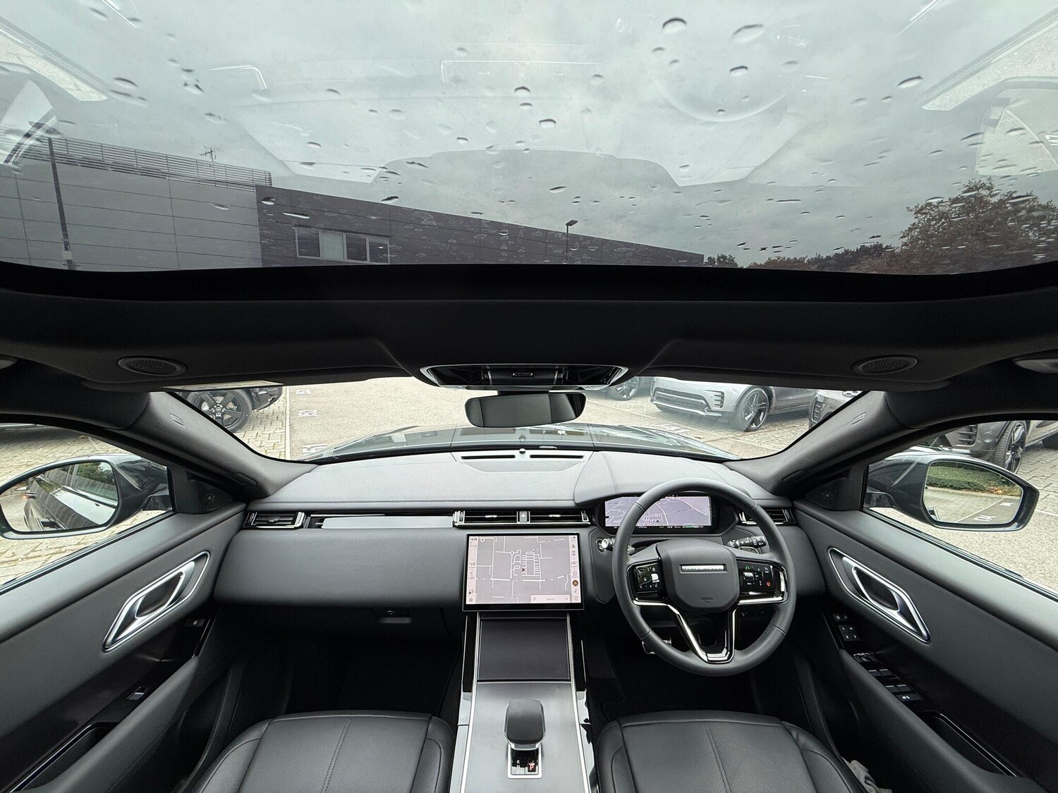 Used Land Rover Range Rover Velar 2025 for sale - 76226725: Photo 3