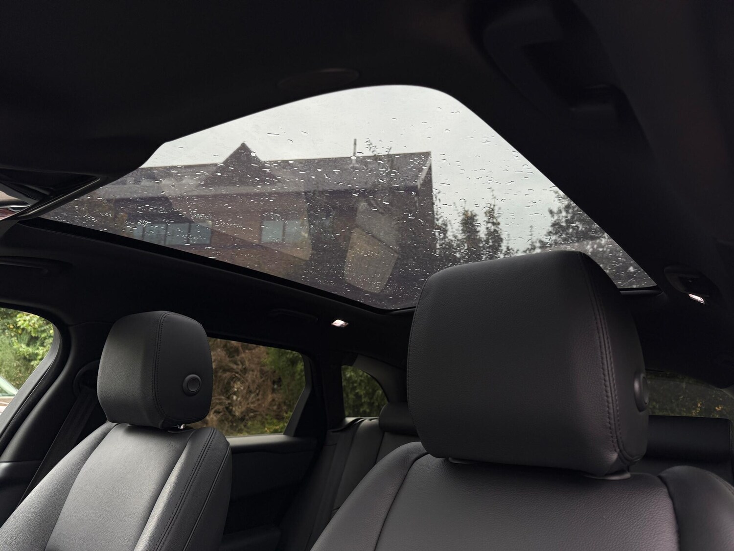 Used Land Rover Range Rover Velar 2025 for sale - 76226725: Photo 4