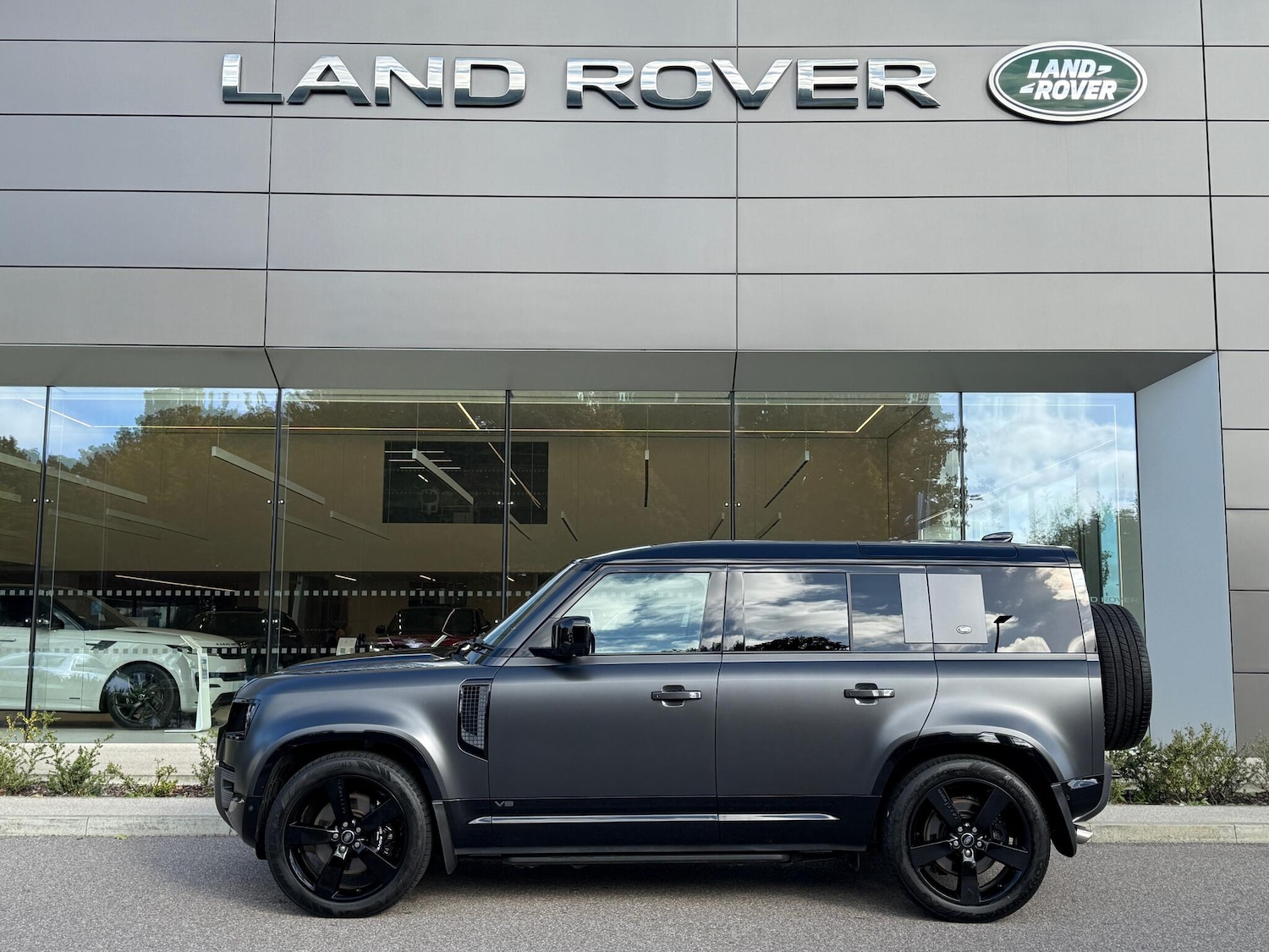 Used Land Rover Defender 110 2022 for sale - 76689833: Photo 11