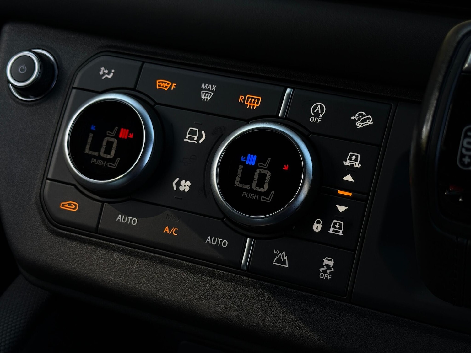 Used Land Rover Defender 110 2022 for sale - 76689833: Photo 34