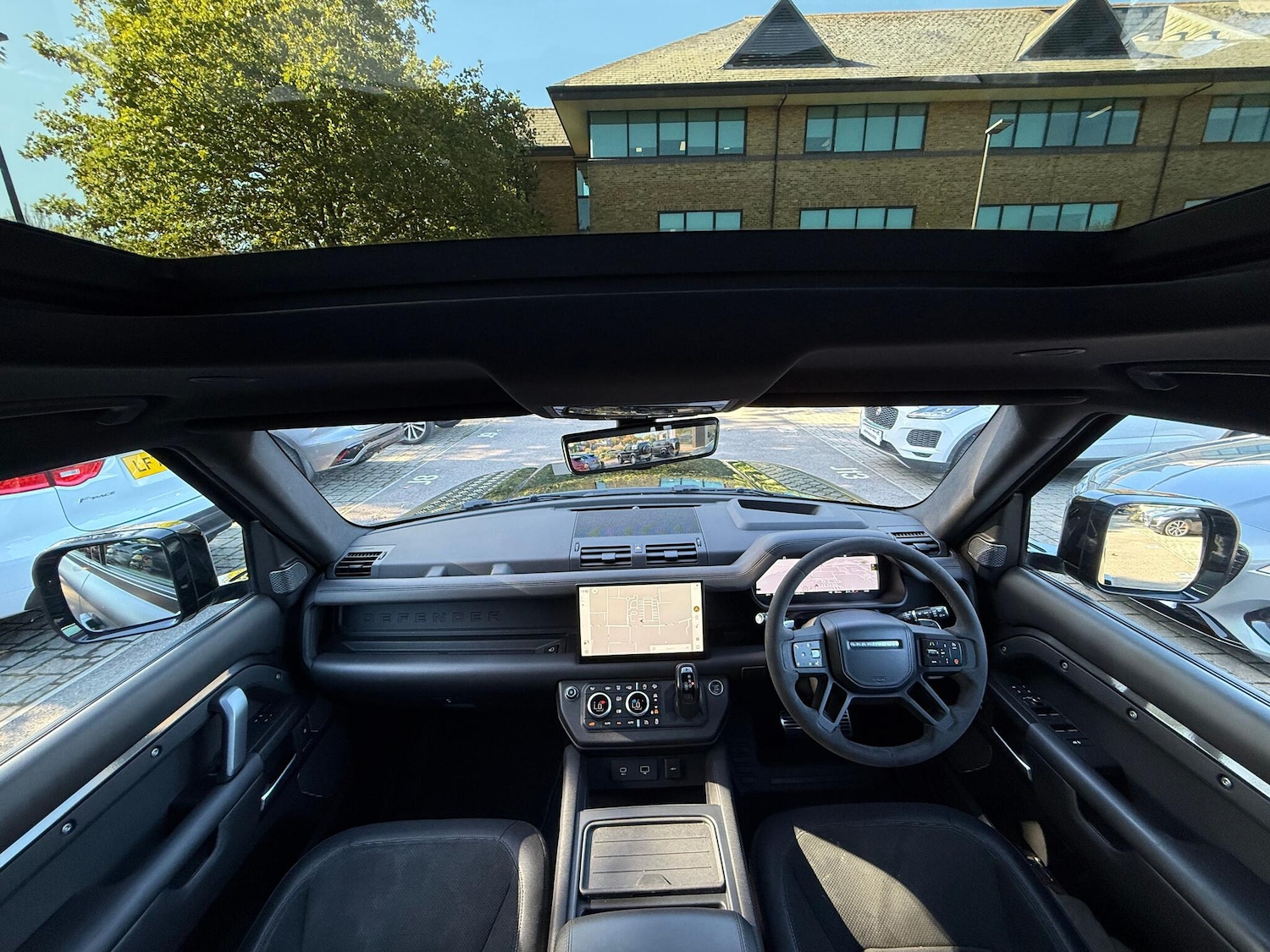 Used Land Rover Defender 110 2022 for sale - 76689833: Photo 4