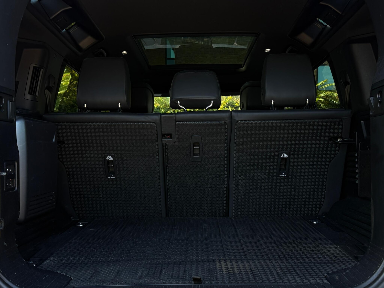 Used Land Rover Defender 110 2022 for sale - 76689833: Photo 44