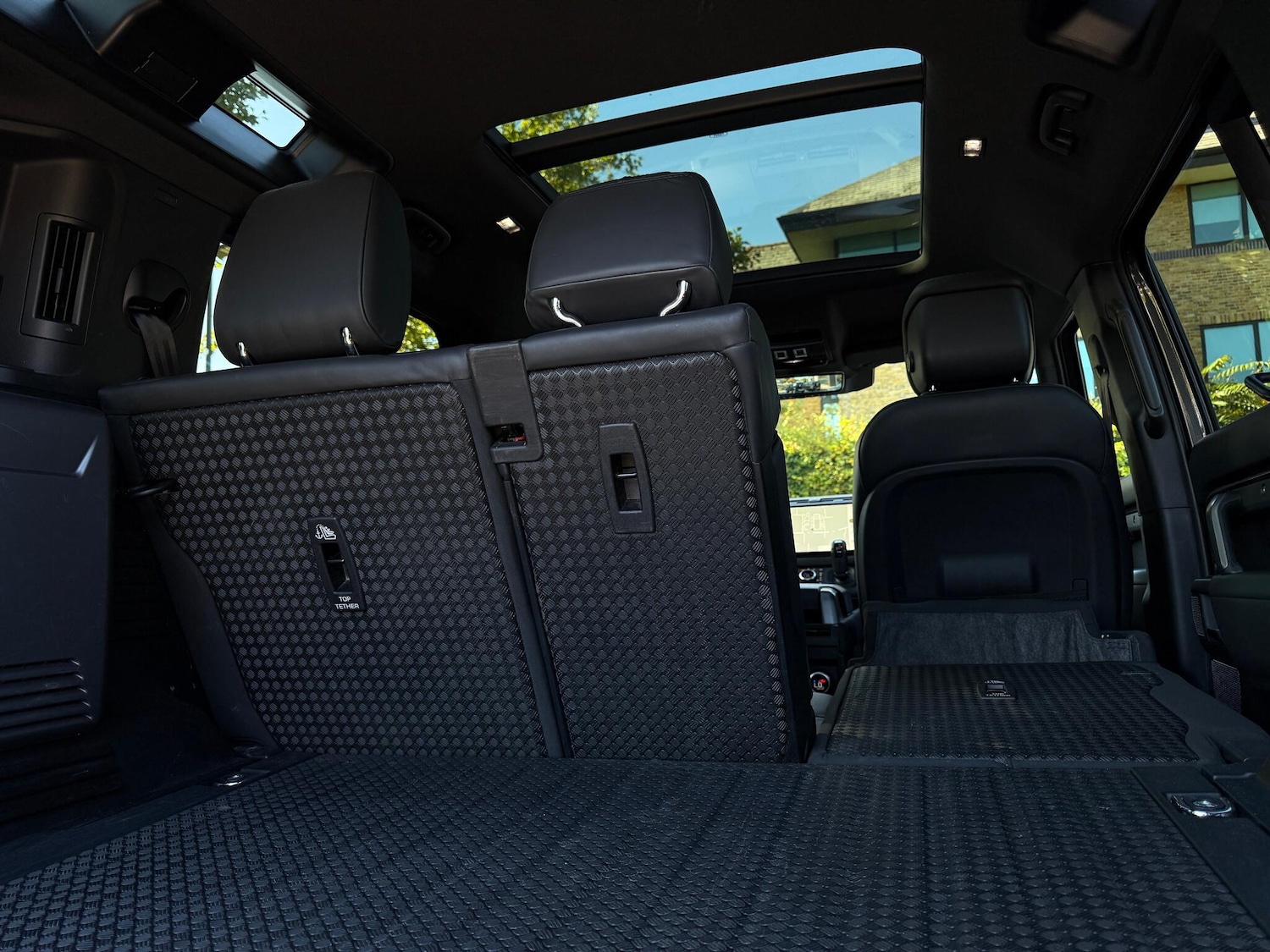 Used Land Rover Defender 110 2022 for sale - 76689833: Photo 46