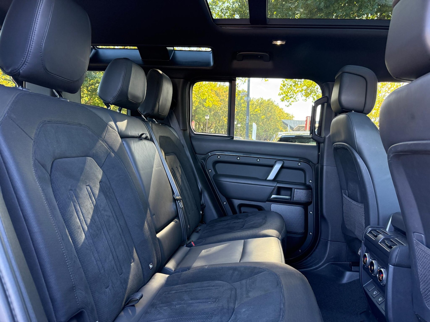 Used Land Rover Defender 110 2022 for sale - 76689833: Photo 47