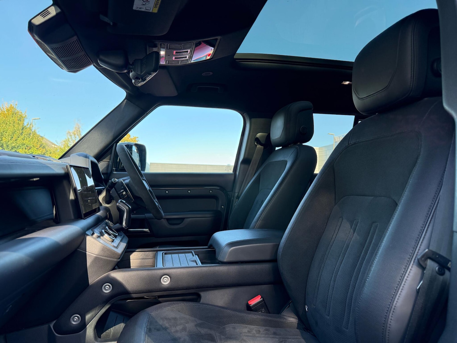 Used Land Rover Defender 110 2022 for sale - 76689833: Photo 57