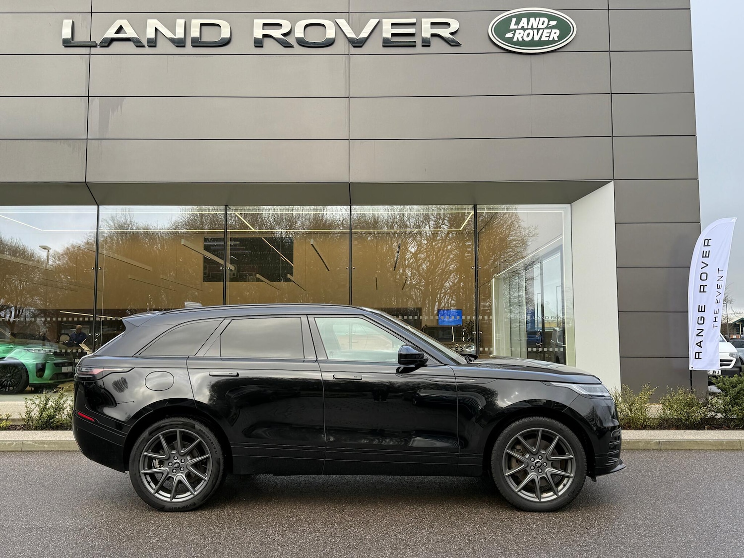 Used Land Rover Range Rover Velar 2024 for sale - 77468535: Photo 2