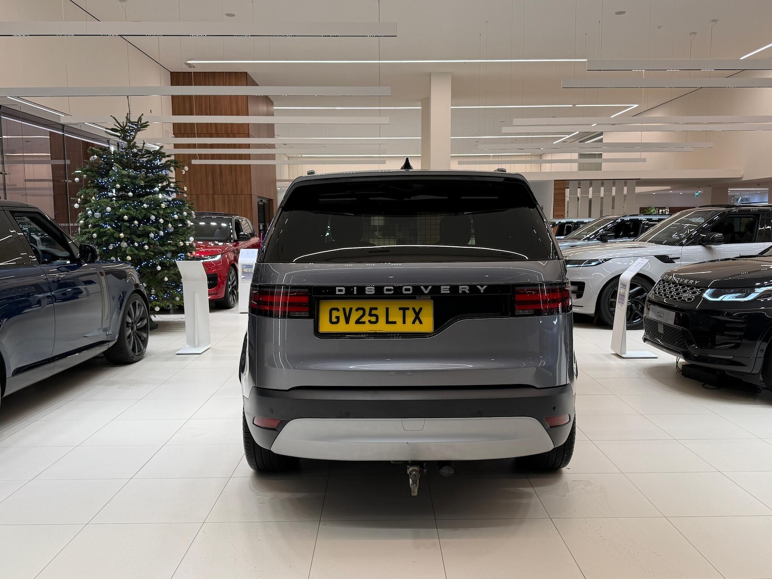 Used Land Rover Discovery 2025 for sale - 77001082: Photo 10