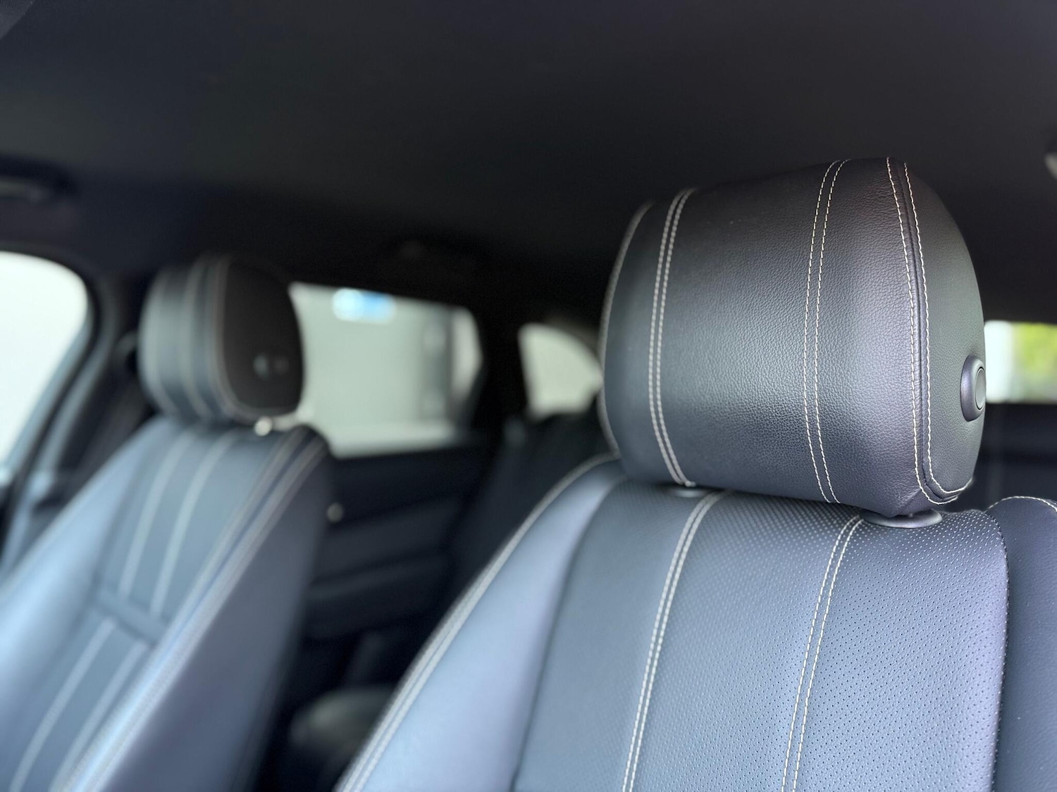Used Land Rover Range Rover Velar 2021 for sale - 76349346: Photo 4