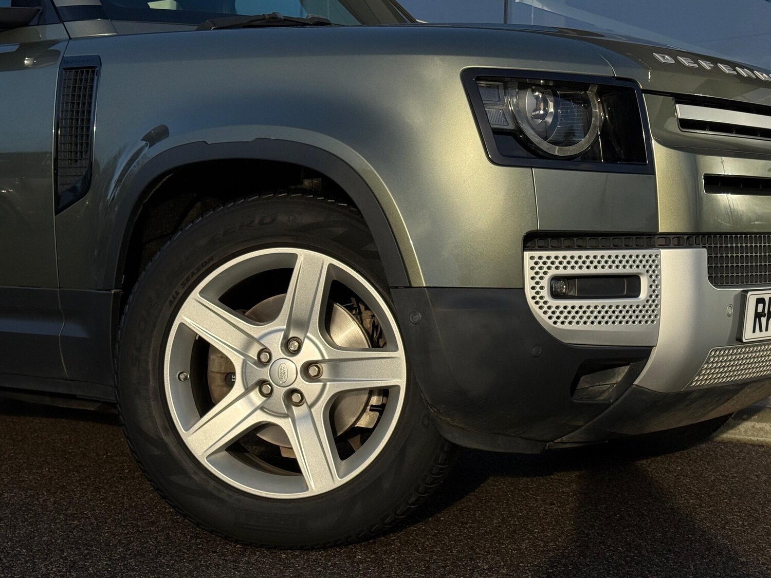 Used Land Rover Defender 110 2020 for sale - 76898856: Photo 10