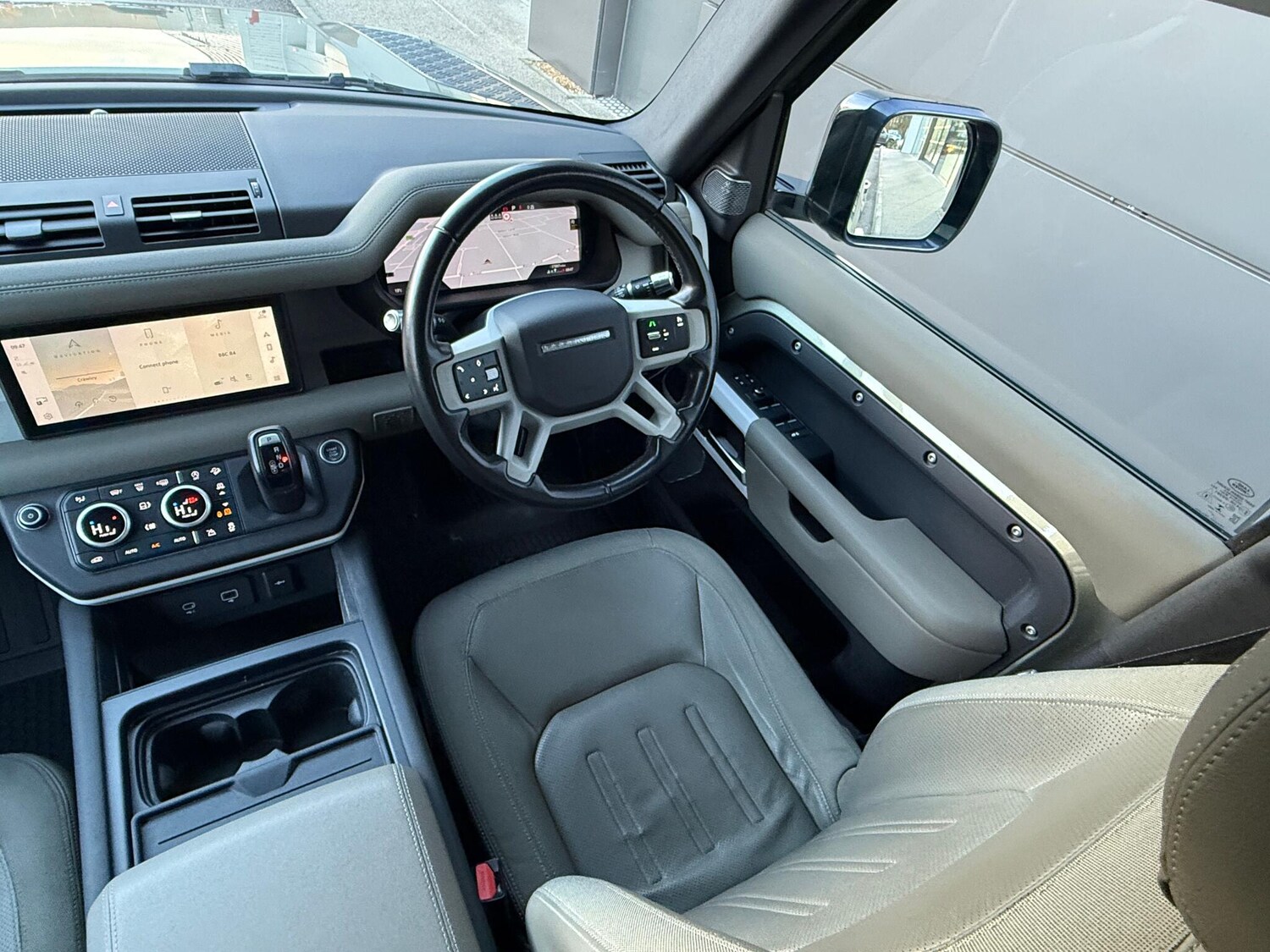 Used Land Rover Defender 110 2020 for sale - 76898856: Photo 31