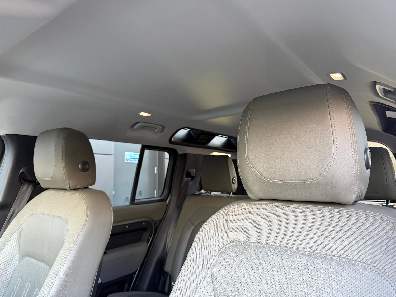 Used Land Rover Defender 110 2020 for sale - 76898856: Photo 4