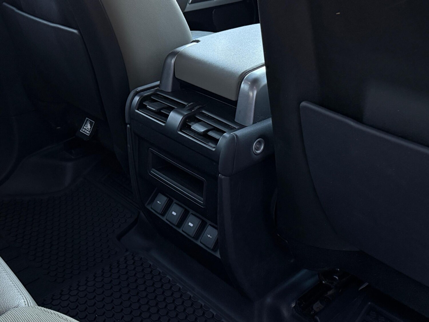 Used Land Rover Defender 110 2020 for sale - 76898856: Photo 40