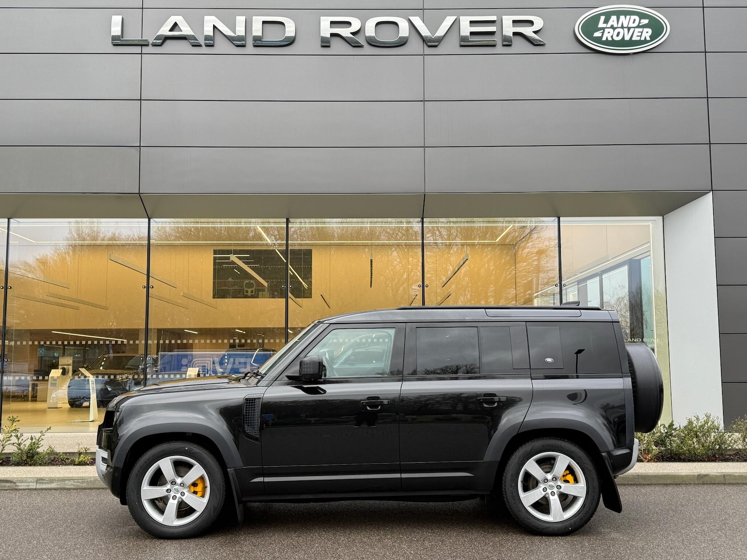 Used Land Rover Defender 2024 for sale - 77175357: Photo 11