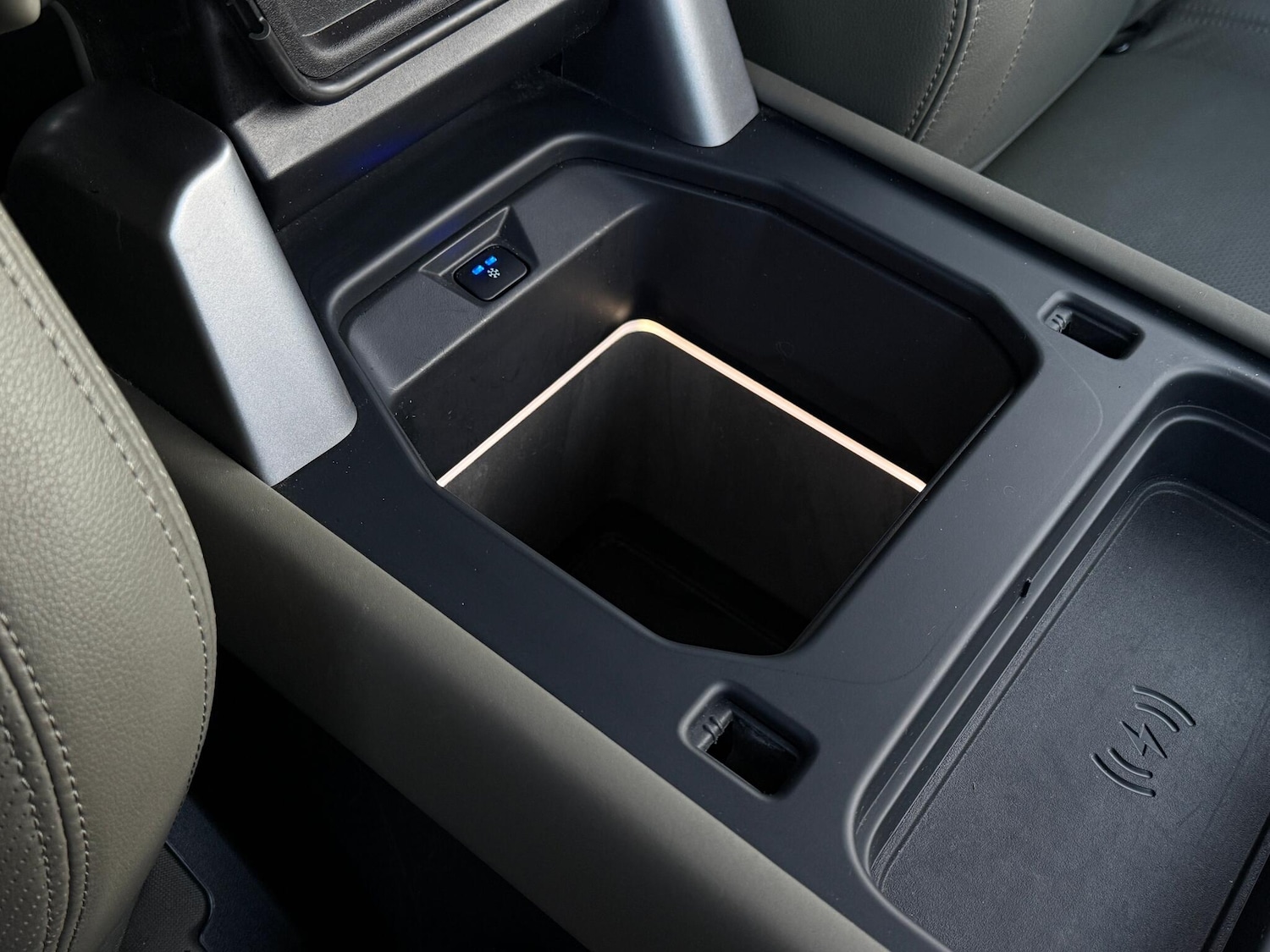 Used Land Rover Defender 2024 for sale - 77175357: Photo 25