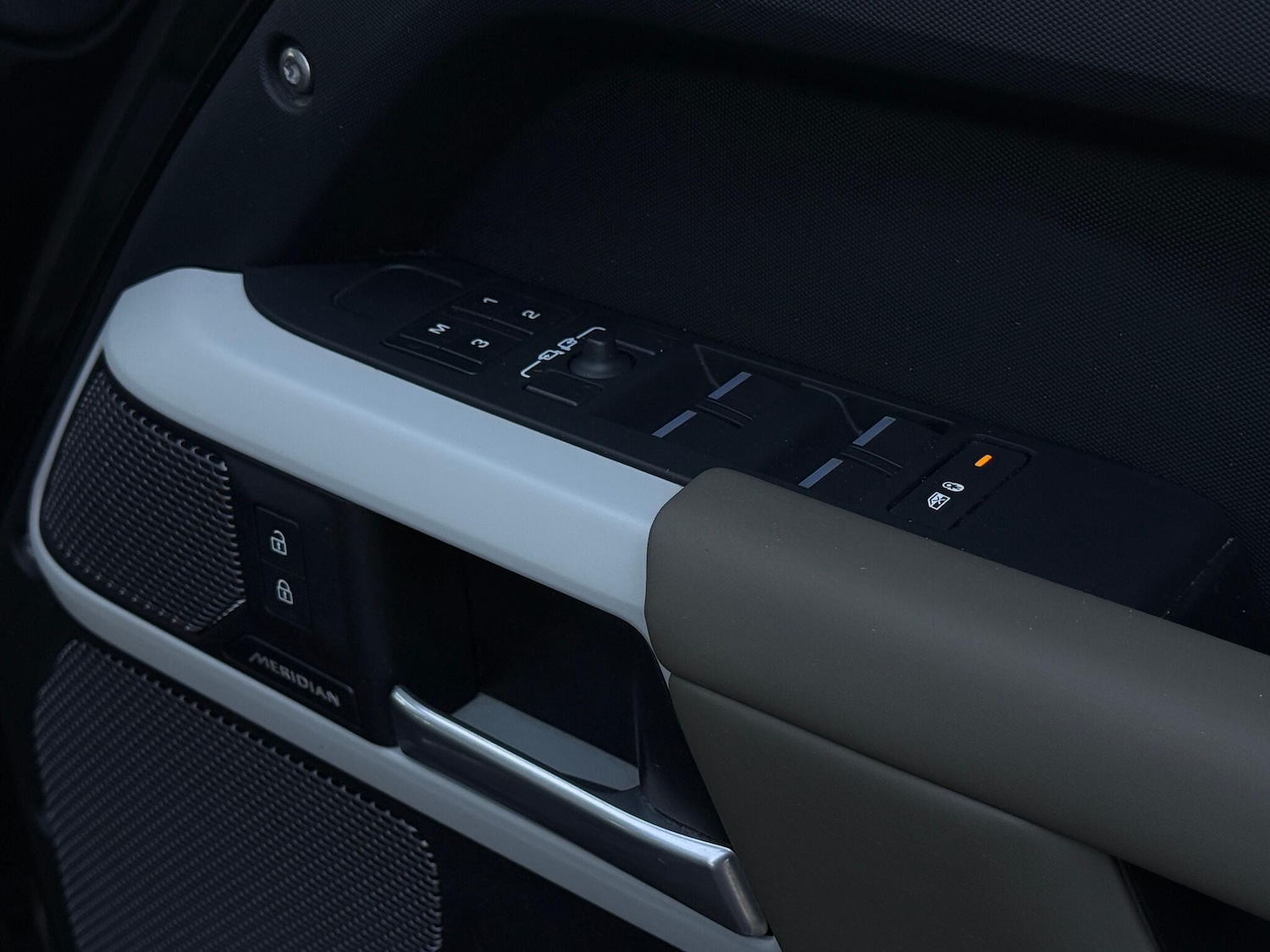 Used Land Rover Defender 2024 for sale - 77175357: Photo 30