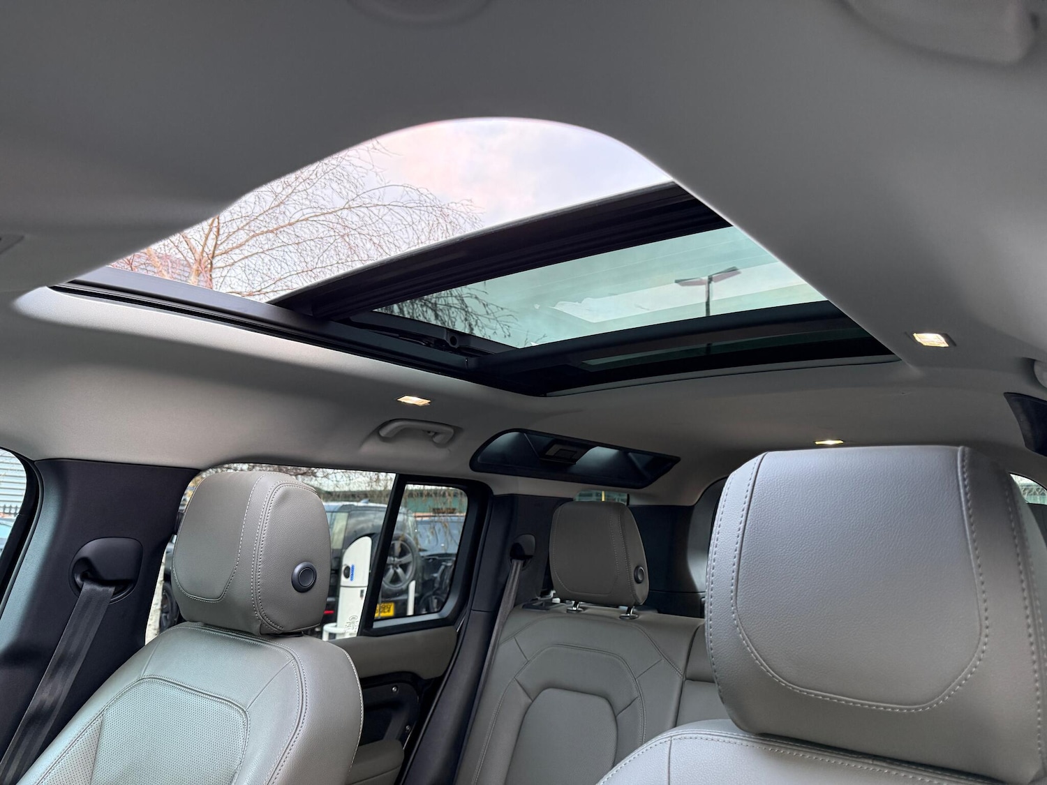 Used Land Rover Defender 2024 for sale - 77175357: Photo 5