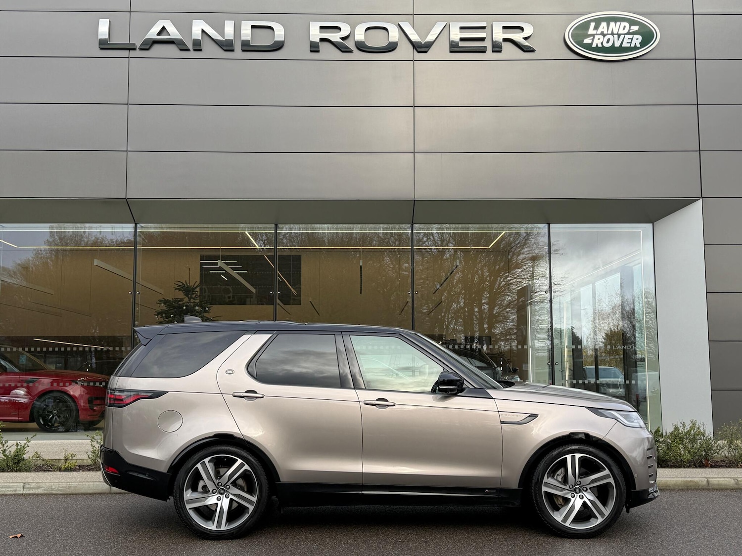 Used Land Rover Discovery 2021 for sale - 76865434: Photo 2